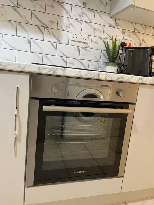 Modern 1 Bed Apartment In The City Centre Of Derby Eksteriør bilde